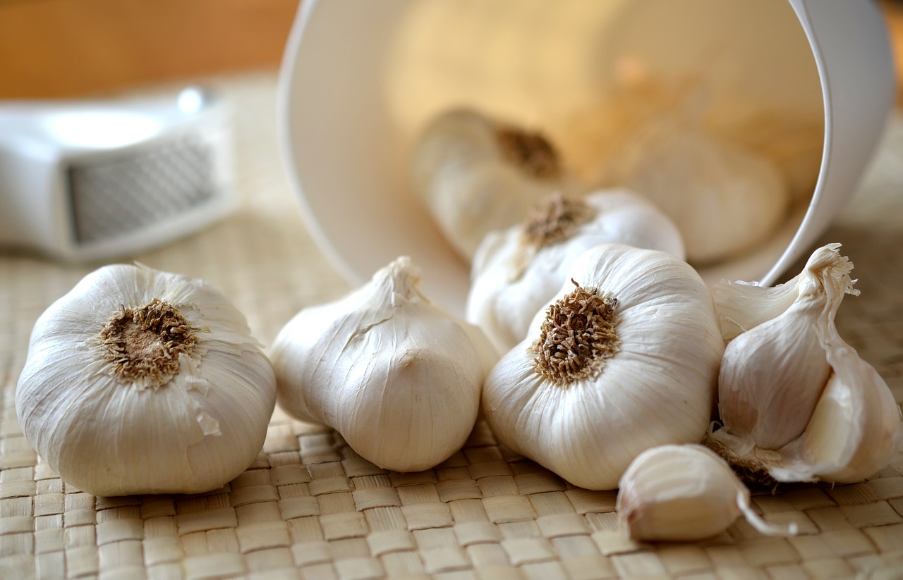 Put a Clove of Garlic Under Your Pillow – What Happens Next Will Amaze You